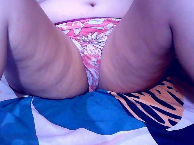 Carmela4u live cam on BongaCams