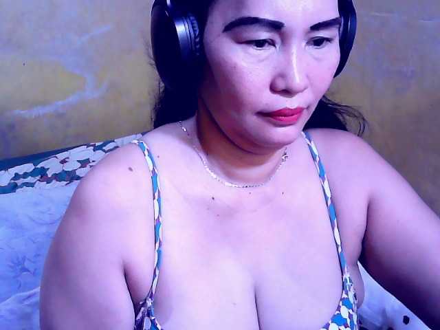Carmela4u live cam on BongaCams