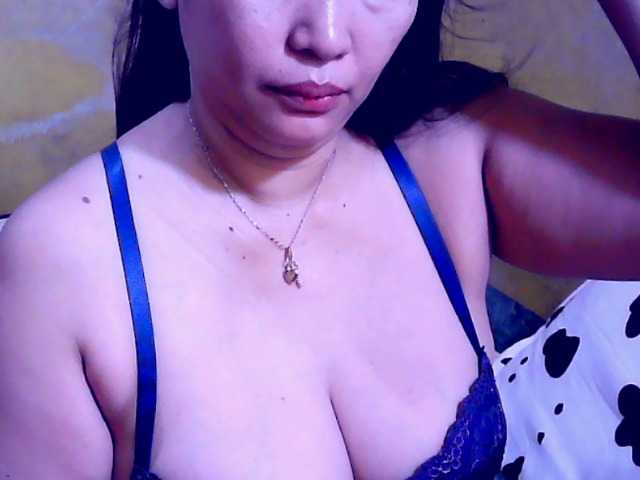 Carmela4u live cam on BongaCams