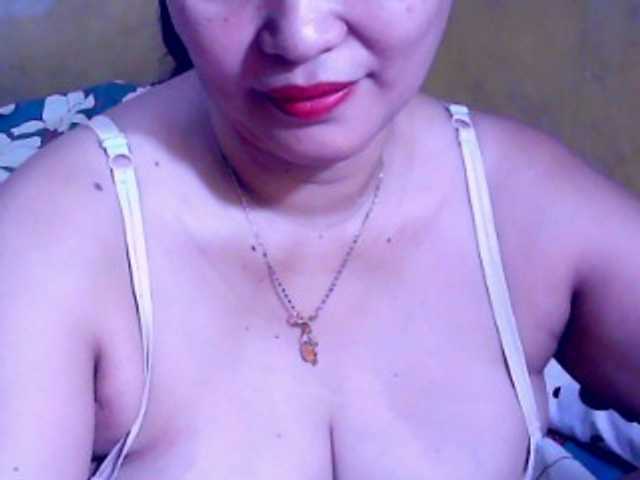Carmela4u live cam on BongaCams