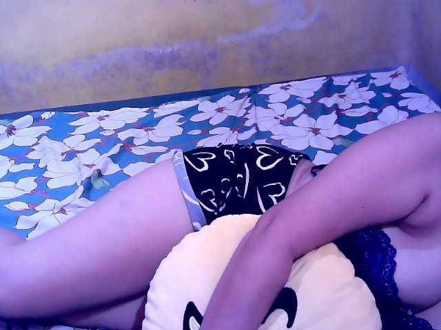 Carmela4u live cam on BongaCams