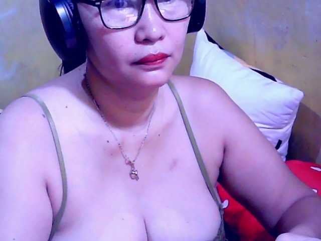 Carmela4u live cam on BongaCams