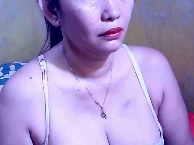 Carmela4u live cam on BongaCams