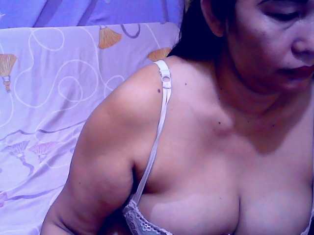 Carmela4u live cam on BongaCams