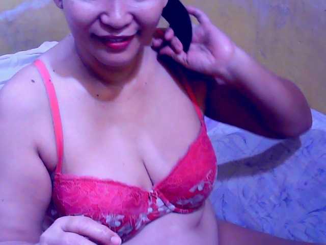 Carmela4u live cam on BongaCams