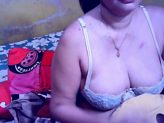 Carmela4u live cam on BongaCams