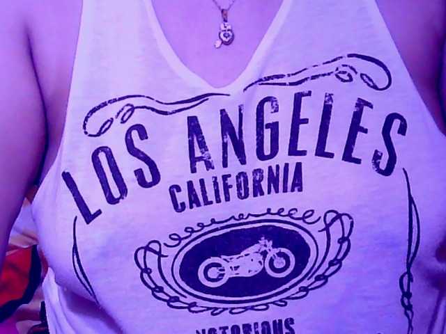 Carmela4u live cam on BongaCams