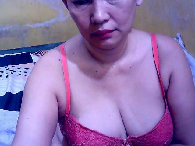 Carmela4u live cam on BongaCams
