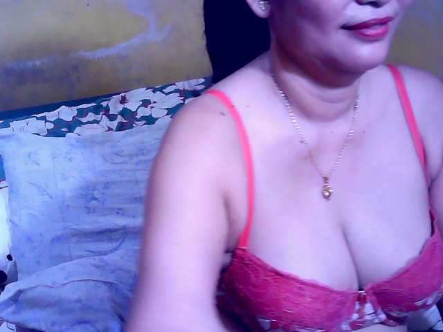 Carmela4u live cam on BongaCams