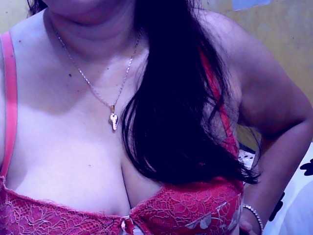 Carmela4u live cam on BongaCams