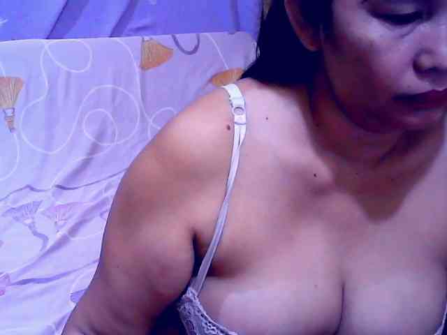 Carmela4u Live Webcam on BongaCams