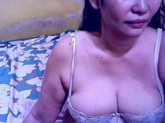 Carmela4u Live Webcam on BongaCams