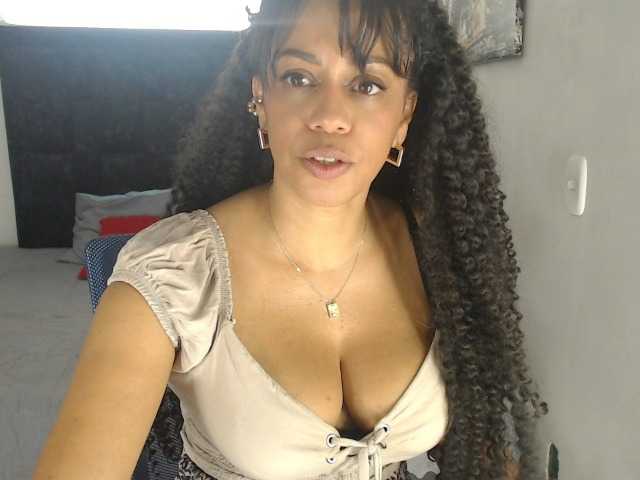 karlie-hot live cam on BongaCams