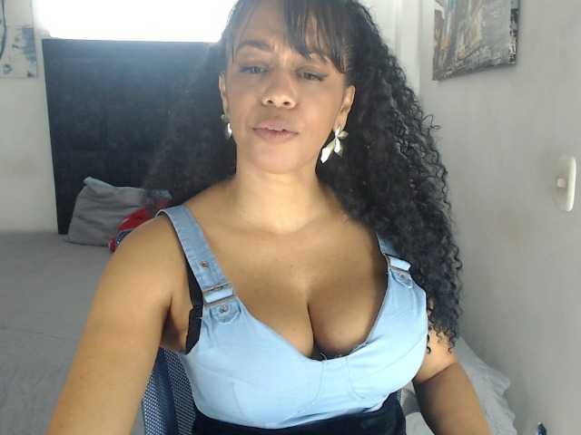 karlie-hot live cam on BongaCams