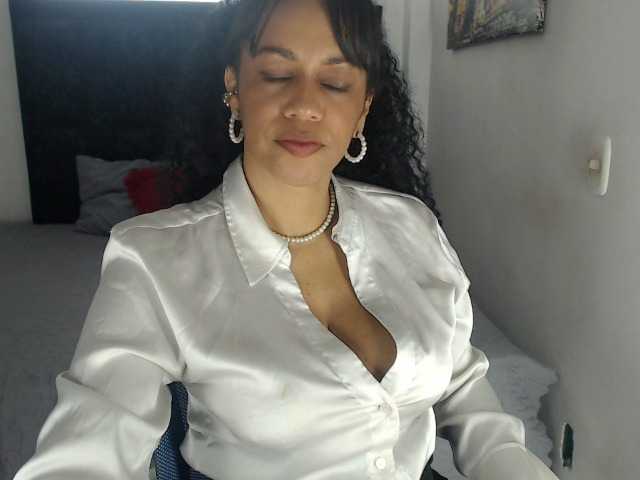 karlie-hot live cam on BongaCams