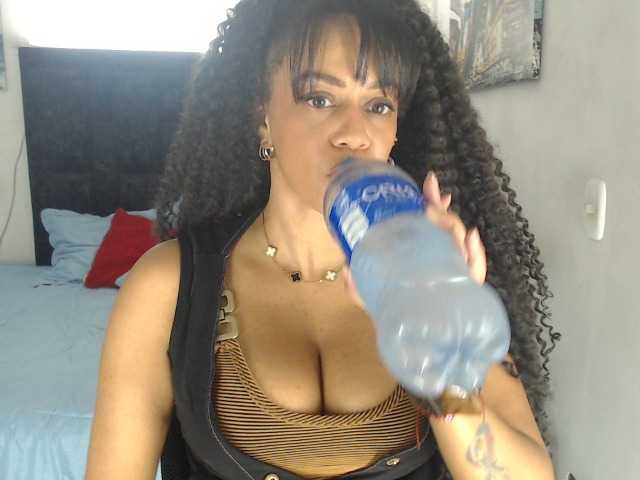 karlie-hot live cam on BongaCams