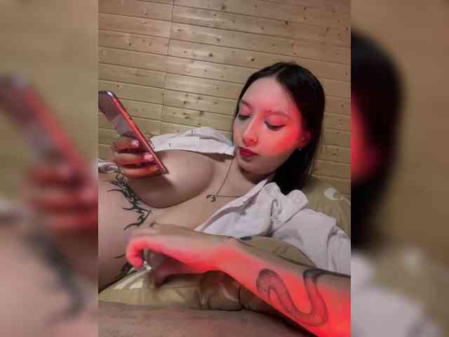 WeQueen- Sex Cam Show