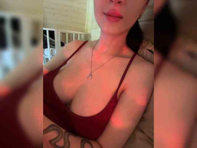 WeQueen- Sex Cam Show