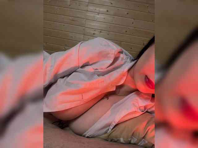 WeQueen- Sex Cam Show