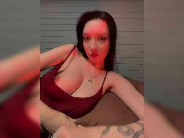 WeQueen- Sex Cam Show