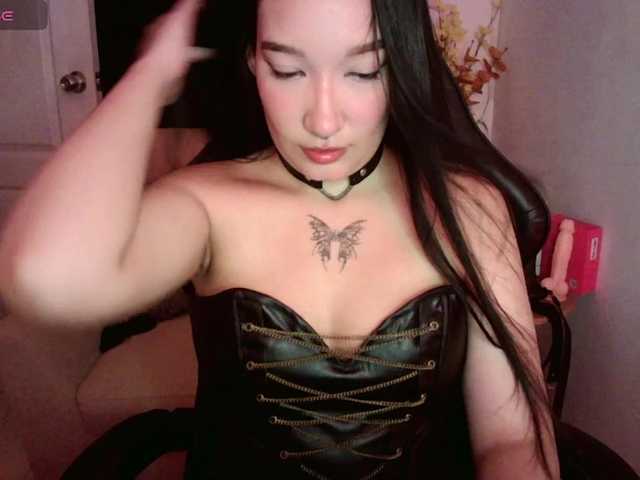 ThiaraDior live cam on BongaCams