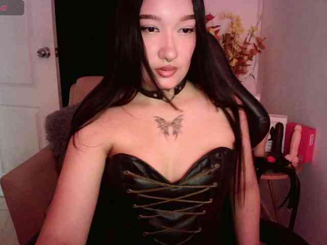 ThiaraDior webcam