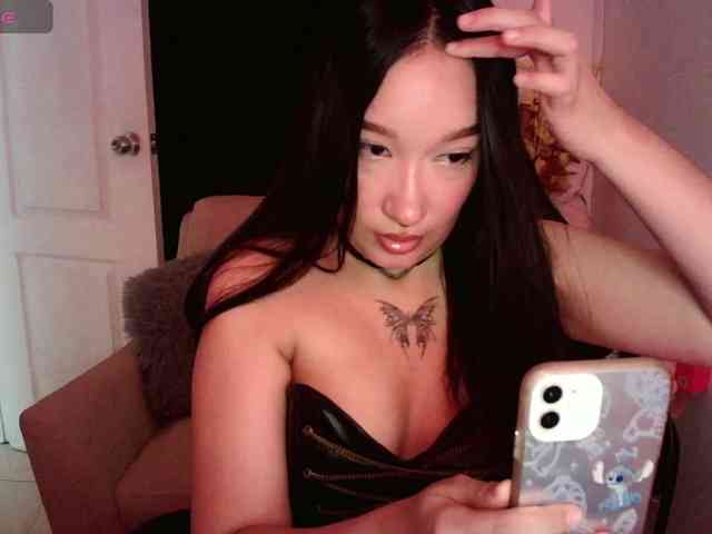 ThiaraDior webcam