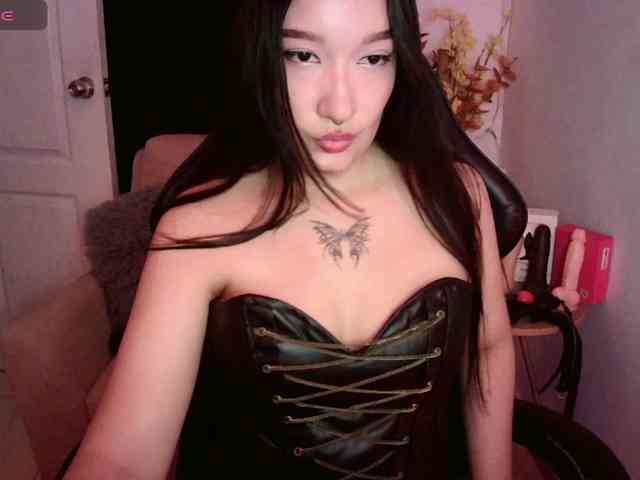 ThiaraDior webcam