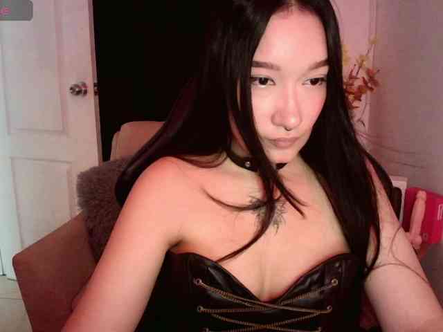 ThiaraDior webcam