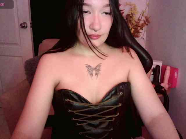 ThiaraDior webcam