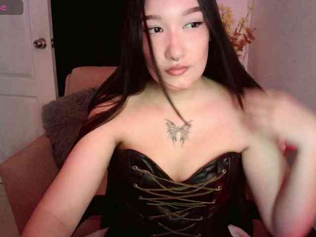 ThiaraDior webcam