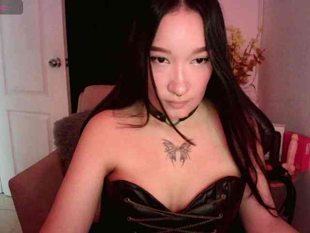 ThiaraDior webcam