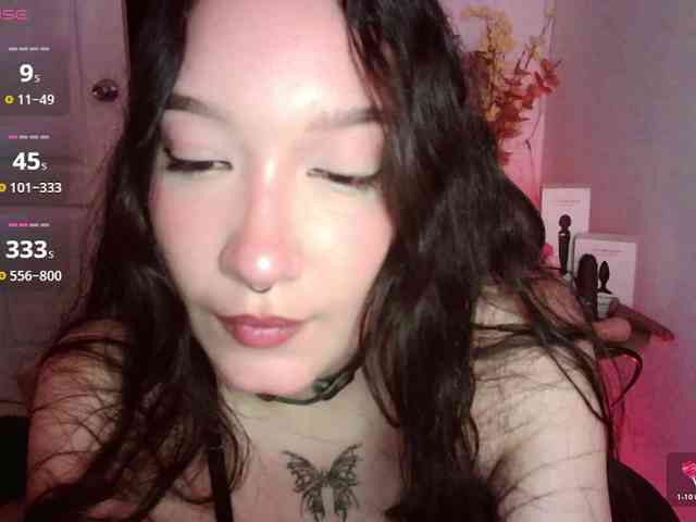 ThiaraDior webcam