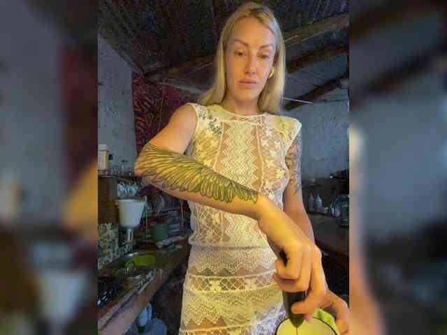 Strekoza's cam show statistics and live stream
