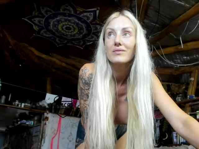 Strekoza's cam show statistics and live stream