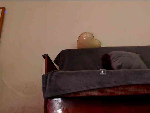 DiaFoxi Sex Cam Show
