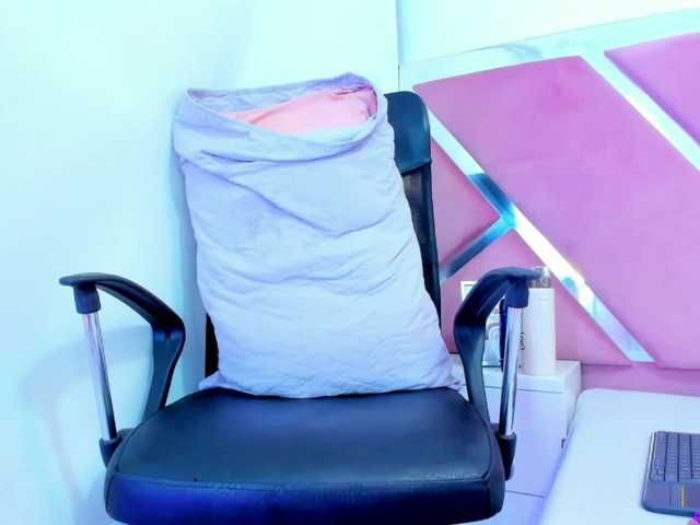 Aisharodgers live cam on BongaCams