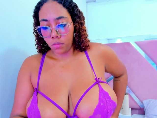 Aisharodgers live cam on BongaCams