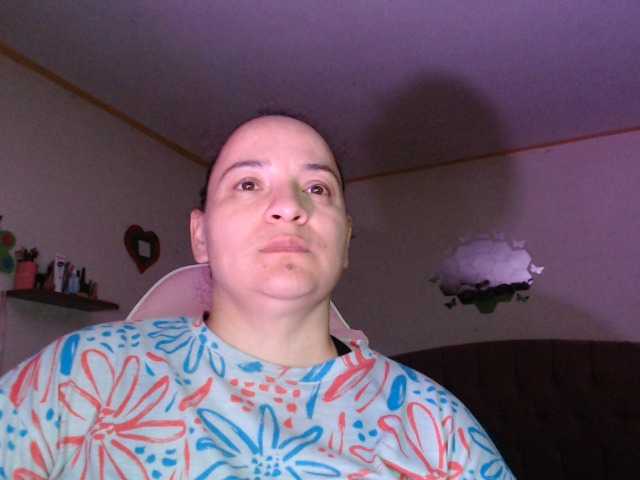 miaabrownn2 live cam on BongaCams