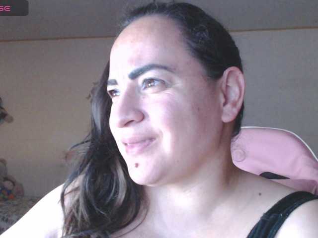 miaabrownn2 live cam on BongaCams