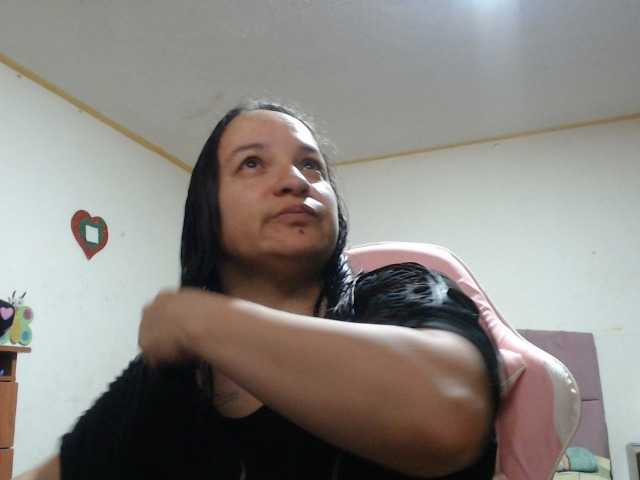 miaabrownn2 live cam on BongaCams
