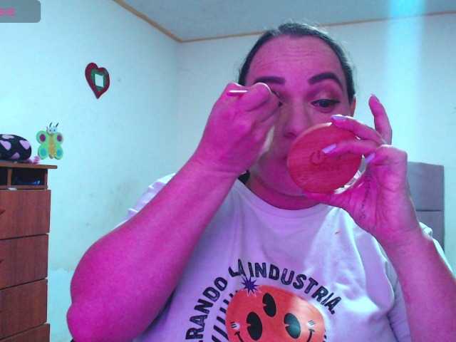 miaabrownn2 live webcam show