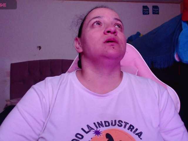 miaabrownn2's BongaCams show and profile