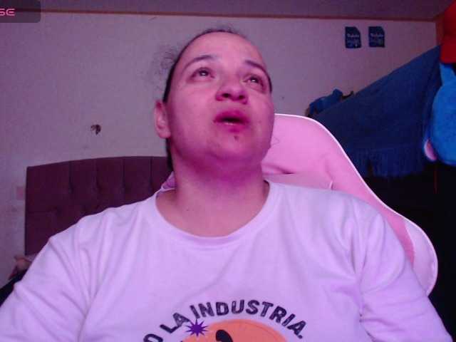 miaabrownn2's BongaCams show and profile