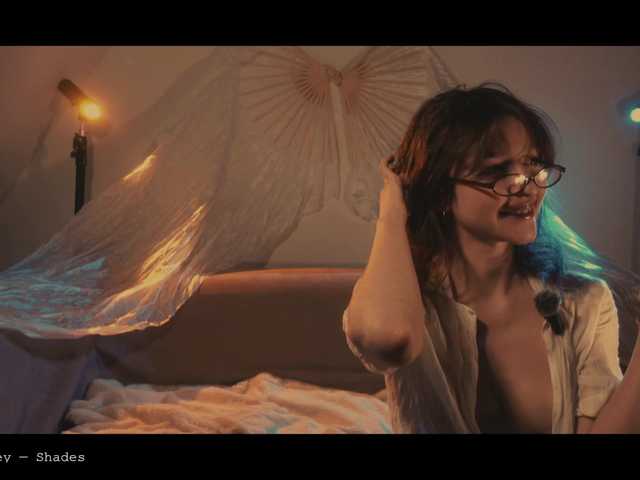 WebCora's BongaCams show and profile