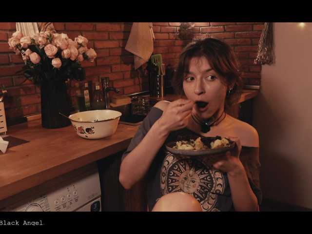 WebCora's BongaCams show and profile