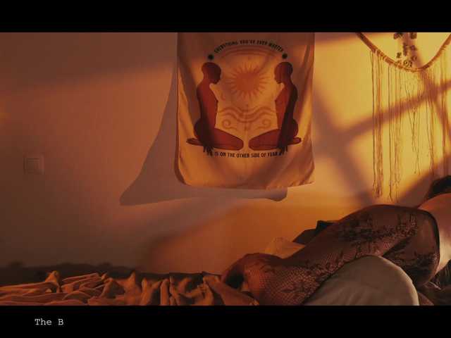 WebCora's BongaCams show and profile