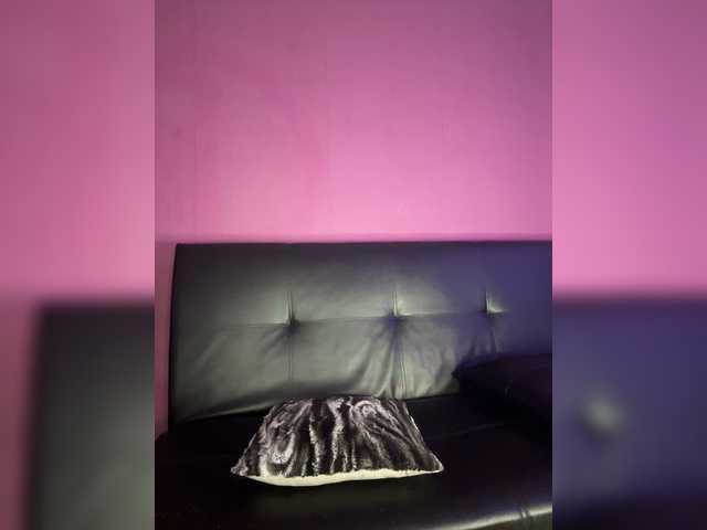 Januaryy live cam on BongaCams