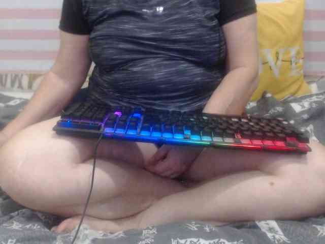 This model is live right now. seductivedirt
