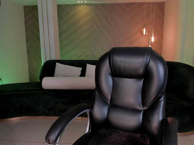 MollySunders's BongaCams show and profile